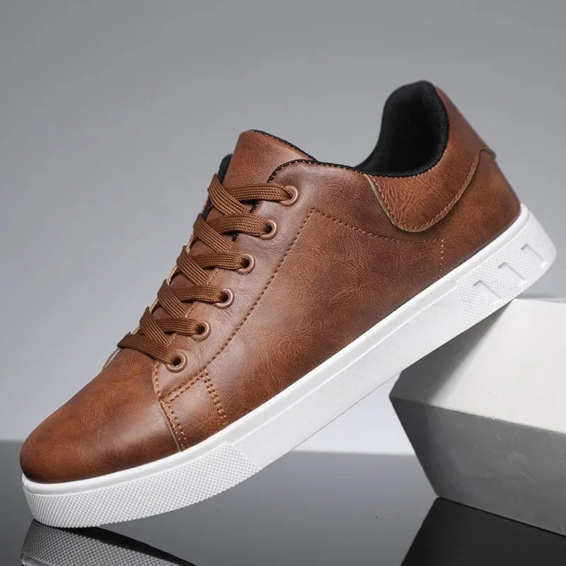 Zapatos informales Mocasines Zapatillas de deporte de cuero británico Zapatos planos Zapatos clásicos de cuero para hombres Primavera Verano Nuevos mocasines de diseñador de moda
