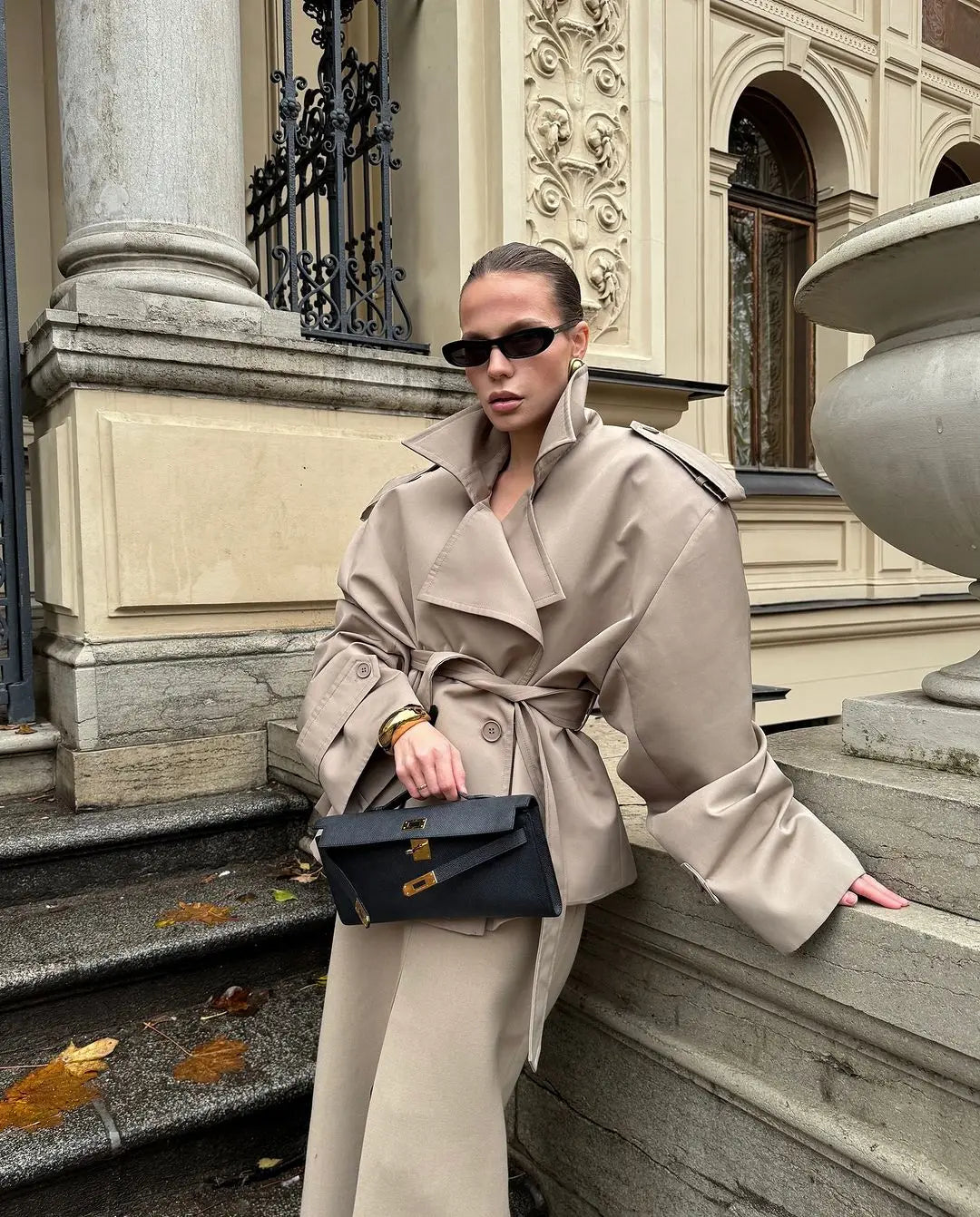 Gabardina lisa con cordones y solapa para mujer, abrigo corto holgado a la moda con mangas largas y hombros anchos, prendas de vestir para ir al trabajo de otoño 2025