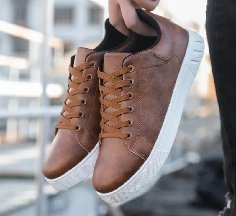 Zapatos informales Mocasines Zapatillas de deporte de cuero británico Zapatos planos Zapatos clásicos de cuero para hombres Primavera Verano Nuevos mocasines de diseñador de moda