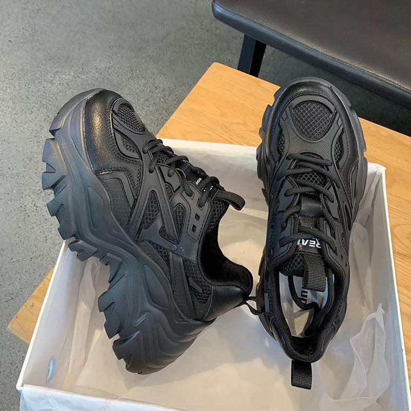 Nuevos zapatos deportivos de plataforma a la moda para mujer, zapatillas gruesas informales negras de verano 20224, zapatos de plataforma de cuero de malla para mujer