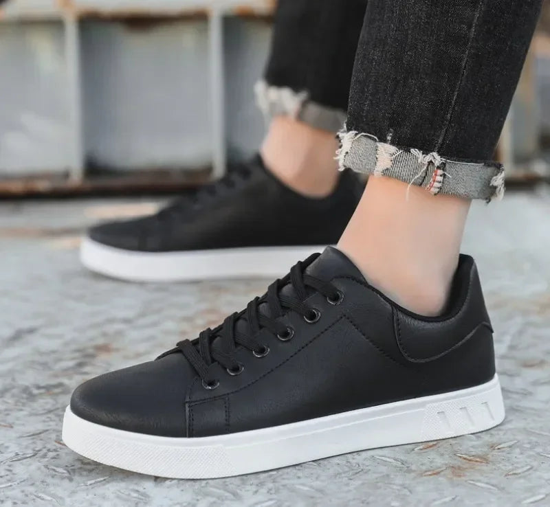 Zapatos informales Mocasines Zapatillas de deporte de cuero británico Zapatos planos Zapatos clásicos de cuero para hombres Primavera Verano Nuevos mocasines de diseñador de moda