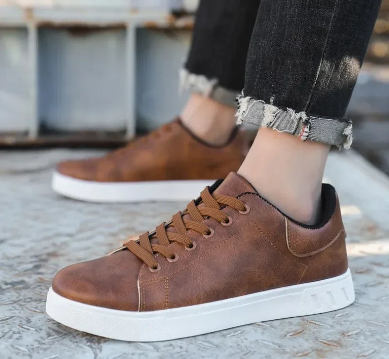 Zapatos informales Mocasines Zapatillas de deporte de cuero británico Zapatos planos Zapatos clásicos de cuero para hombres Primavera Verano Nuevos mocasines de diseñador de moda