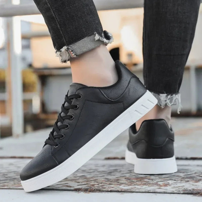 Zapatos informales Mocasines Zapatillas de deporte de cuero británico Zapatos planos Zapatos clásicos de cuero para hombres Primavera Verano Nuevos mocasines de diseñador de moda