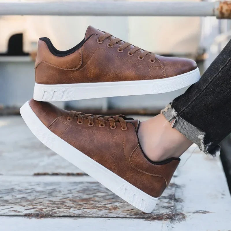 Zapatos informales Mocasines Zapatillas de deporte de cuero británico Zapatos planos Zapatos clásicos de cuero para hombres Primavera Verano Nuevos mocasines de diseñador de moda
