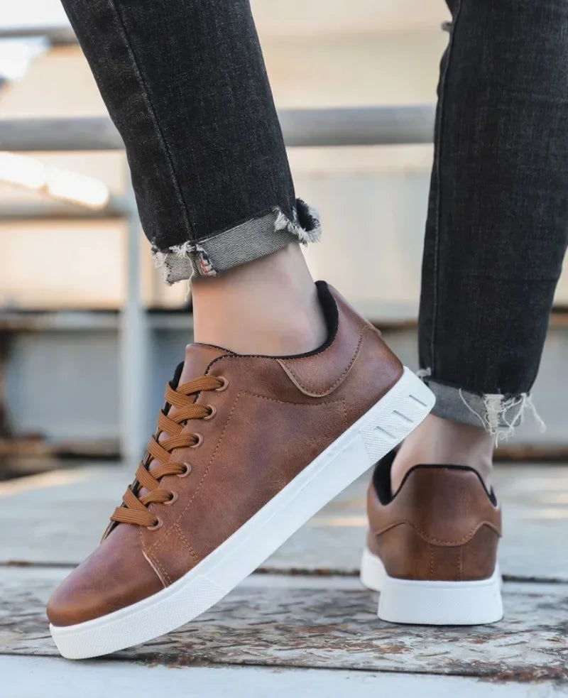 Zapatos informales Mocasines Zapatillas de deporte de cuero británico Zapatos planos Zapatos clásicos de cuero para hombres Primavera Verano Nuevos mocasines de diseñador de moda