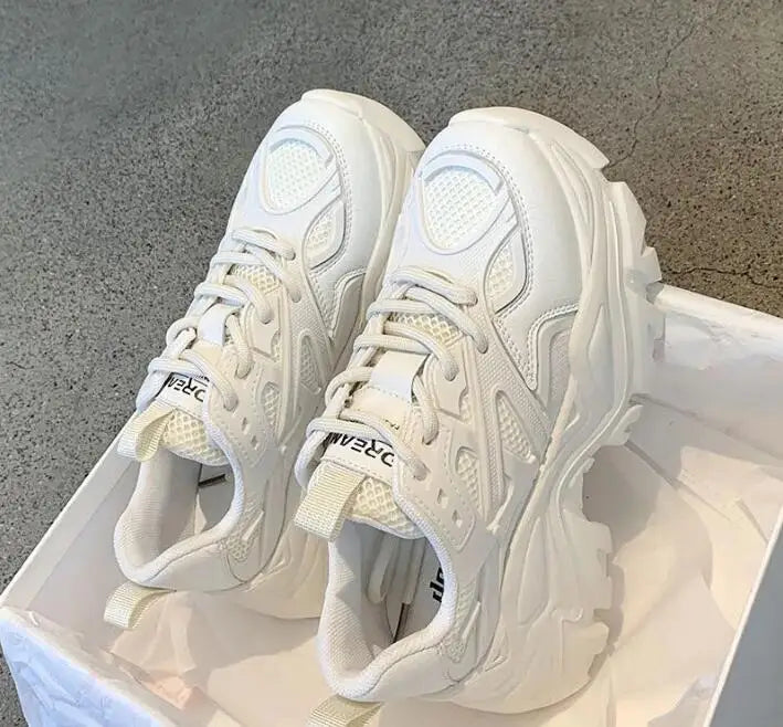 Nuevos zapatos deportivos de plataforma a la moda para mujer, zapatillas gruesas informales negras de verano 20224, zapatos de plataforma de cuero de malla para mujer