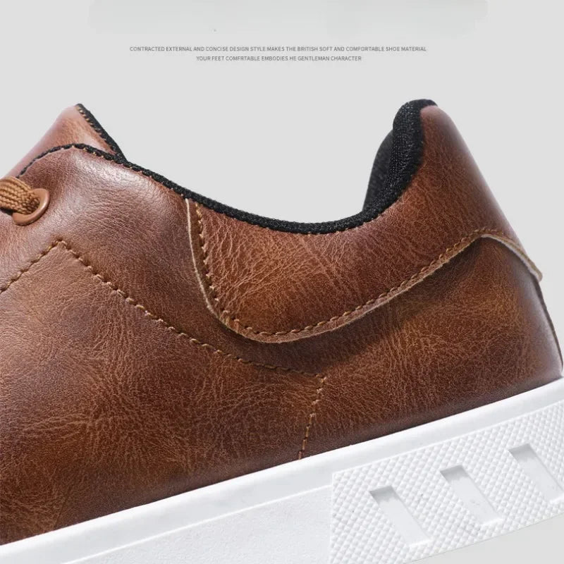 Zapatos informales Mocasines Zapatillas de deporte de cuero británico Zapatos planos Zapatos clásicos de cuero para hombres Primavera Verano Nuevos mocasines de diseñador de moda