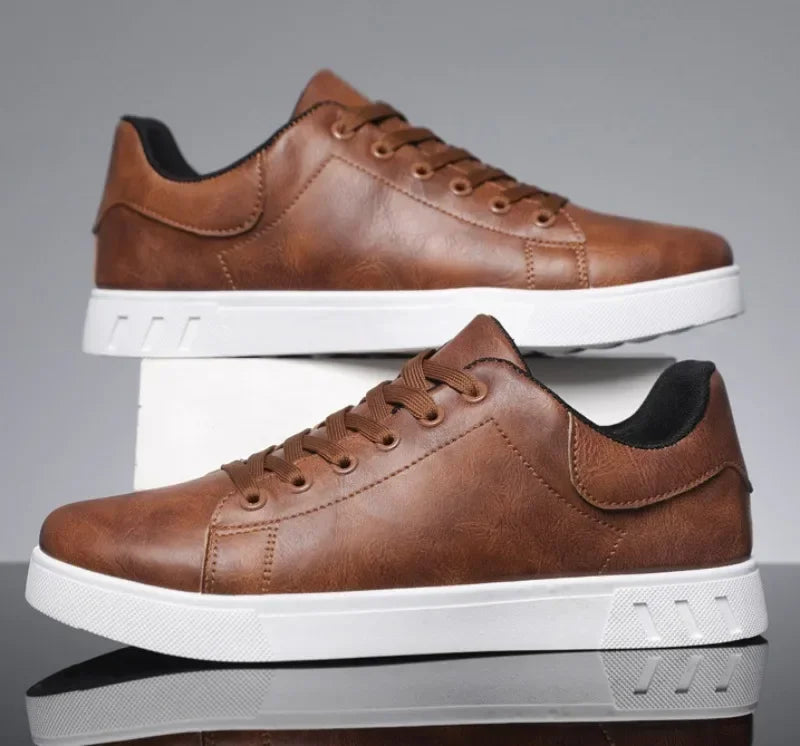 Zapatos informales Mocasines Zapatillas de deporte de cuero británico Zapatos planos Zapatos clásicos de cuero para hombres Primavera Verano Nuevos mocasines de diseñador de moda