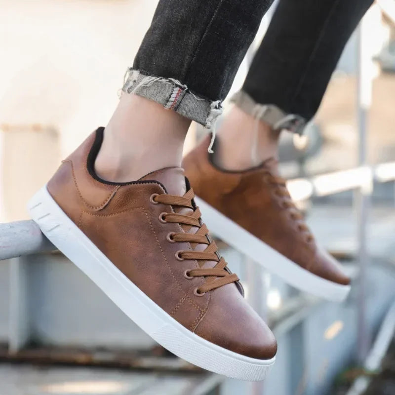Zapatos informales Mocasines Zapatillas de deporte de cuero británico Zapatos planos Zapatos clásicos de cuero para hombres Primavera Verano Nuevos mocasines de diseñador de moda