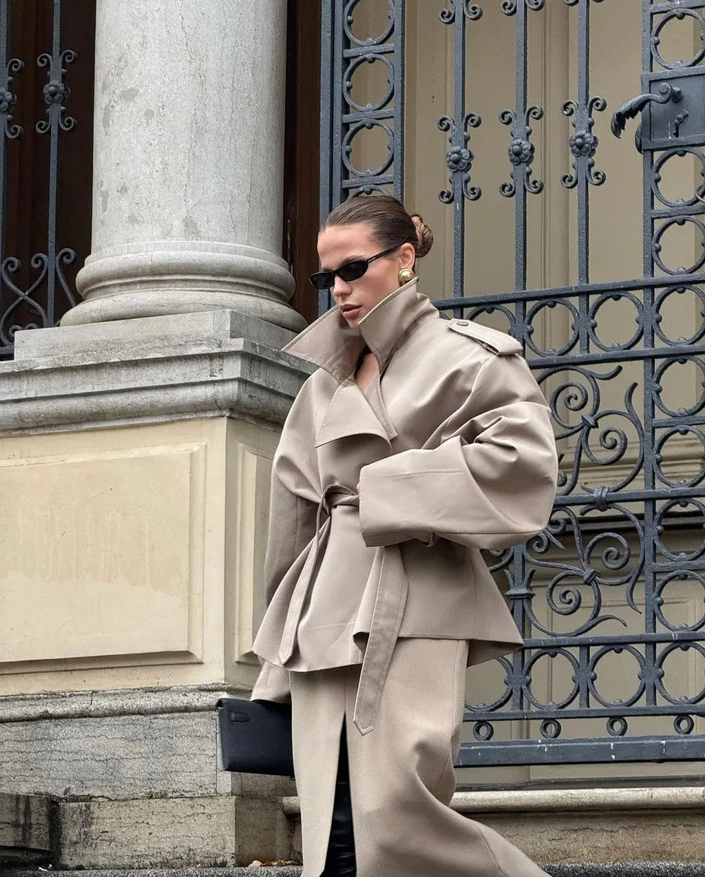 Gabardina lisa con cordones y solapa para mujer, abrigo corto holgado a la moda con mangas largas y hombros anchos, prendas de vestir para ir al trabajo de otoño 2025