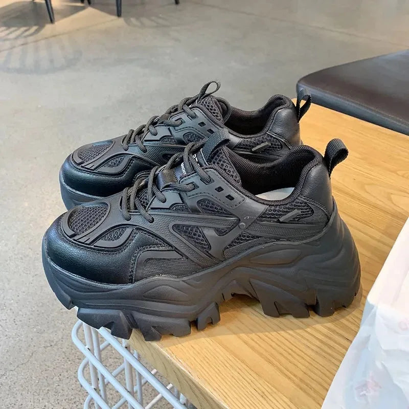 Nuevos zapatos deportivos de plataforma a la moda para mujer, zapatillas gruesas informales negras de verano 20224, zapatos de plataforma de cuero de malla para mujer